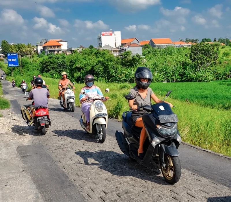 canggu_shortcut_tourist_motorbike