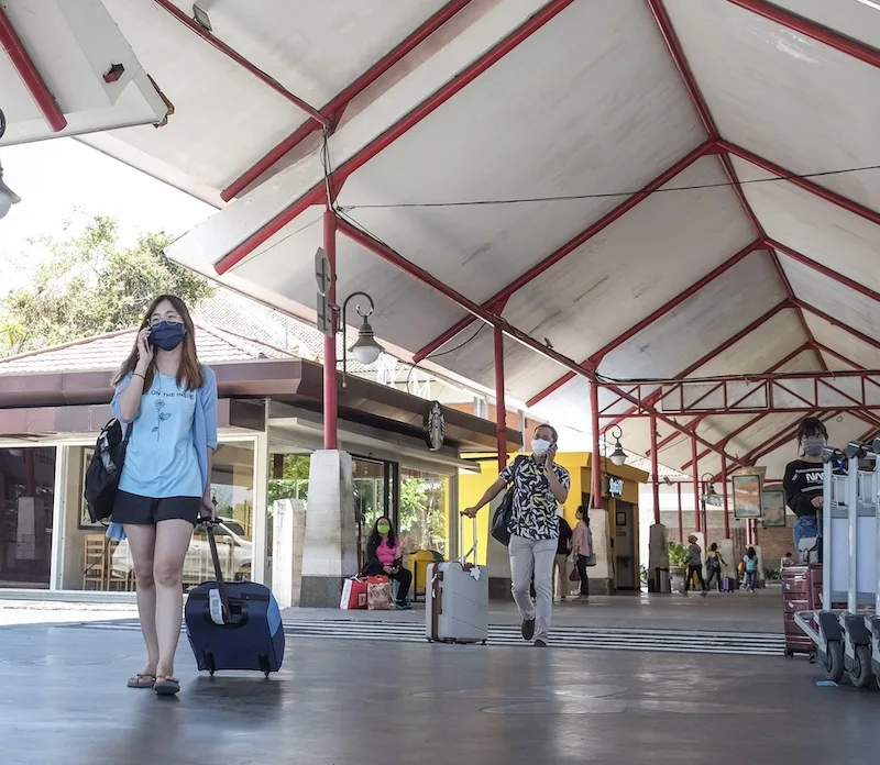 tourists arriving in Bali