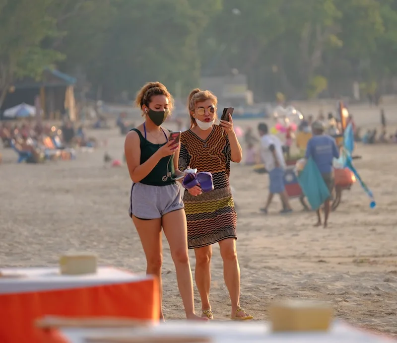 tourists beach masks