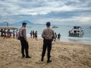 Bali Police have caught a boat that attempted to transport people to Java during the recent international travel ban.
