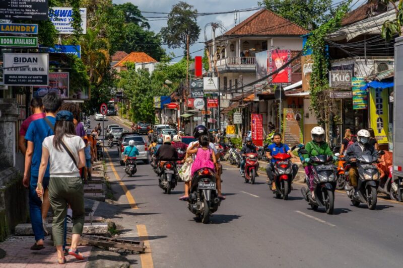 A 36-year-old man named Trisno Basuki (Tedi) from Mojokerto, East Java has been arrested by Bali police officers after snatching an iPhone from a German national in the Kuta area.