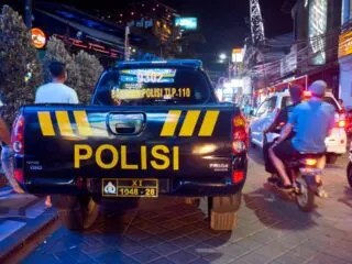 Two women who have been identified as Junaedi (Jeni) and Rudi Suhermanto (Mak Rida) have been arrested after stealing cell phones from expats in Bali.