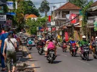 A 36-year-old man named Trisno Basuki (Tedi) from Mojokerto, East Java has been arrested by Bali police officers after snatching an iPhone from a German national in the Kuta area.