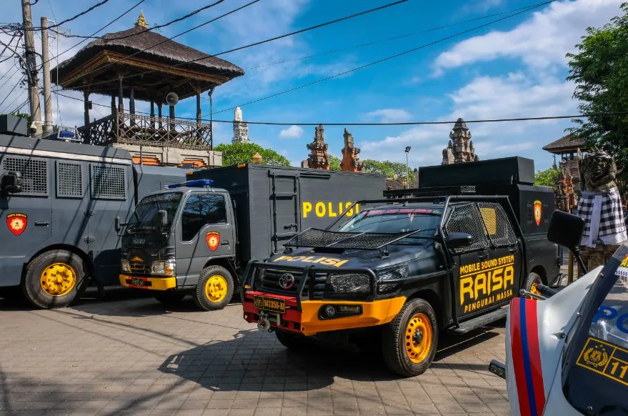 Judges of the Denpasar Courthouse have sentenced 5 men who attempted to smuggle narcotics into Bali with 13 years of imprisonment.
