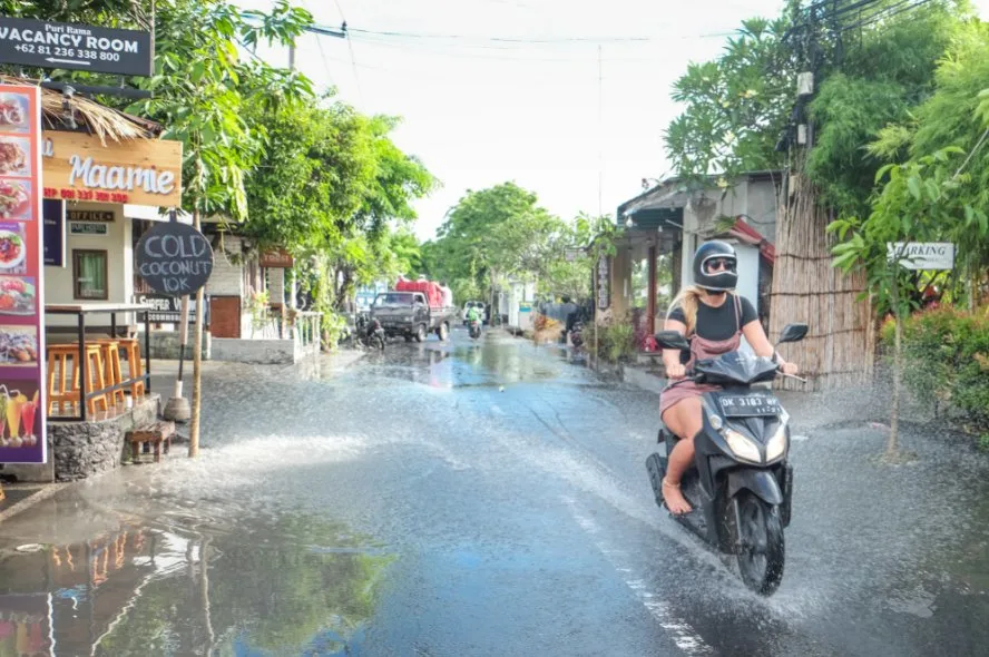 A college student named Badi Saputra from Lombok, West Nusa Tenggara has been arrested after stealing a motorbike that belongs to an expat woman from a villa in North Kuta.