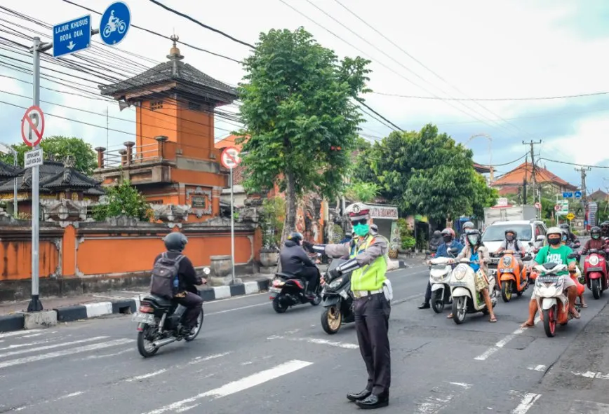 Two Turkish nationals have finally been detained by the Bali Police Office after attempting to resist arrest at a petrol station in Denpasar.