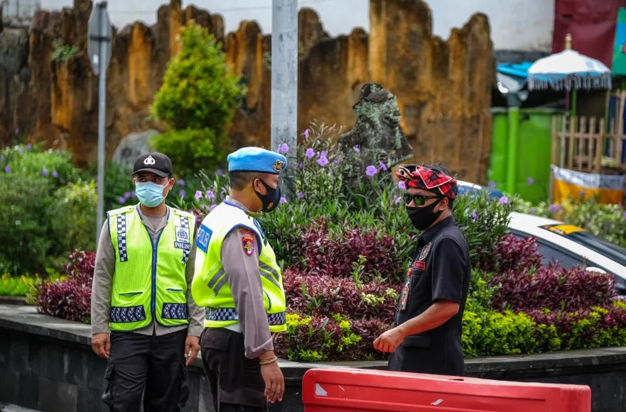 Two fitness centers and two beauty salons in Denpasar have been closed down by Bali authorities for violating the emergency partial lockdown policy.