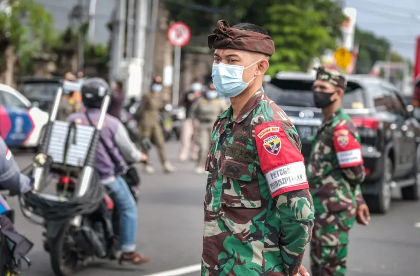 The Bali Military Force in Denpasar has started distributing Covid-19 vaccines to their children from the age 12 to 17 years old on Friday (2/7).