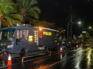 Officials from the Bali provincial government have decided to turn off all public street lights in the evening during the implementation of the emergency partial lockdown.