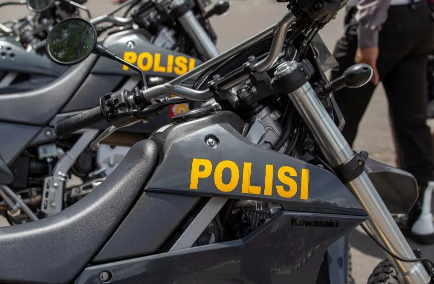 A 27-year-old man named Bayung Oktaviani from Lumajang, East Java has been arrested after stealing a motorbike from a Russian national on Tuesday (13/7).