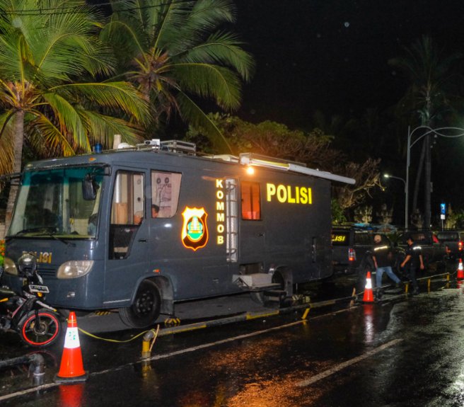 bali-police-at-night