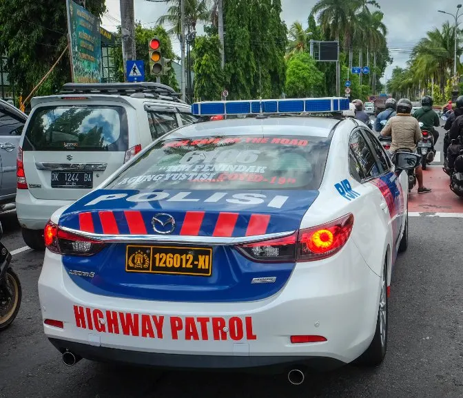 bali-police-car-2