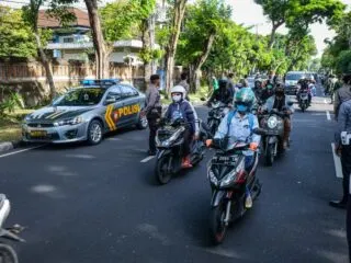 Authorities from the police department have arrested 8 students for illegal street racing during the emergency partial lockdown in Denpasar.