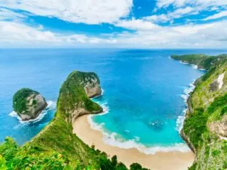 Two domestic visitors have been rescued after getting caught by large waves on Kelingking Beach, Nusa Penida.