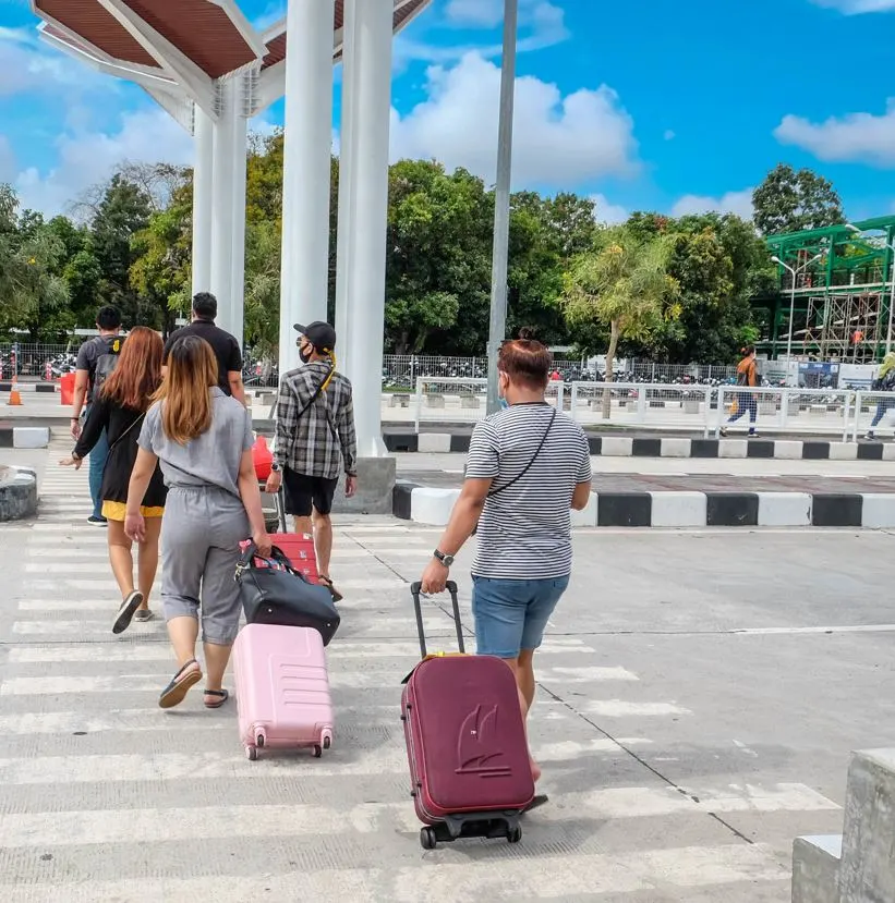 Passegners leaving airport