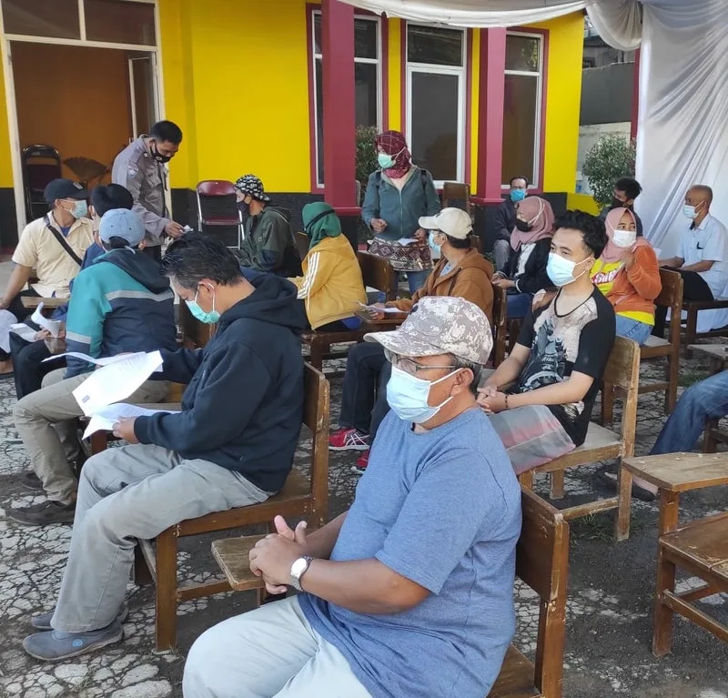 queue for vaccine in Indonesia