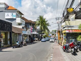 Man Mobbed While Attempting To Steal Motorbike In Seminyak Bali