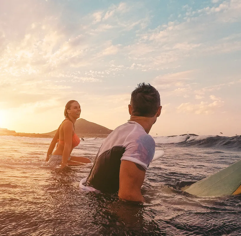 couple toruist surfing