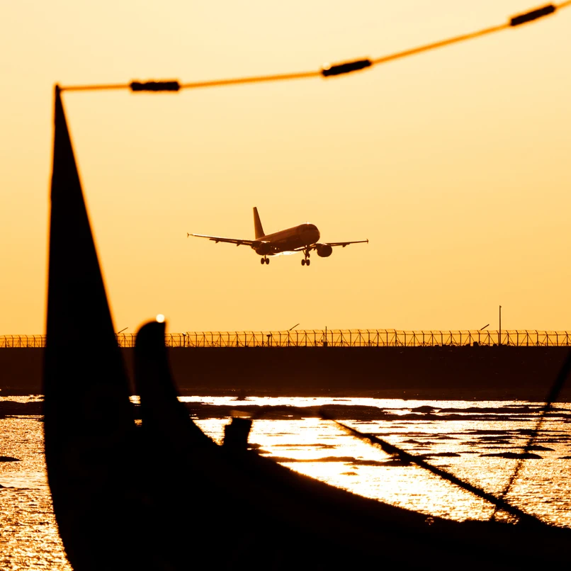 airplane landing in Bali