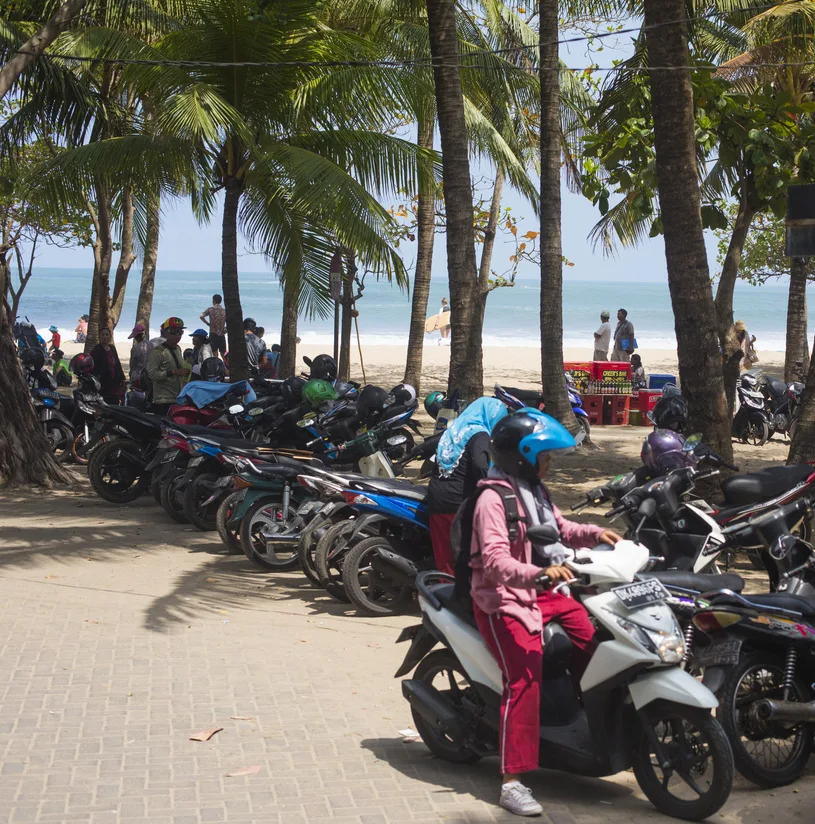 scooter crowd bali