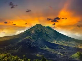 Bali Immigration Detains Passport Of Expat Who Inappropriately Danced On Mount Batur
