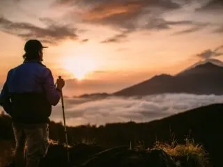 Video Of An Expat Dancing Bare On Mount Batur Goes Viral