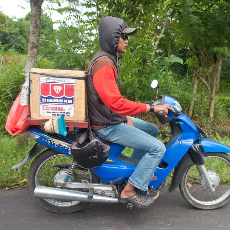 bali indonesian motorbike delivery