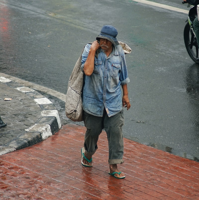 indonesian beggar