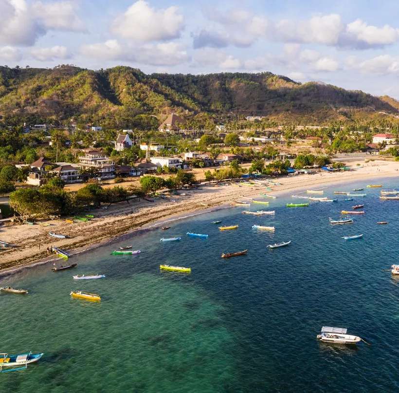 kuta beach boats