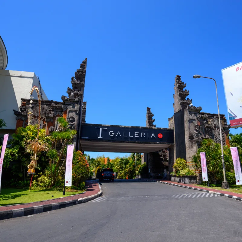 Entrance-Archway-to-Bali-Shopping-Mall-Galleria
