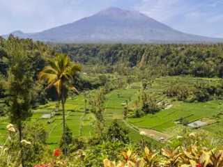 6-Year-Old Girl Conquers Bali's Highest Peak, Mount Agung