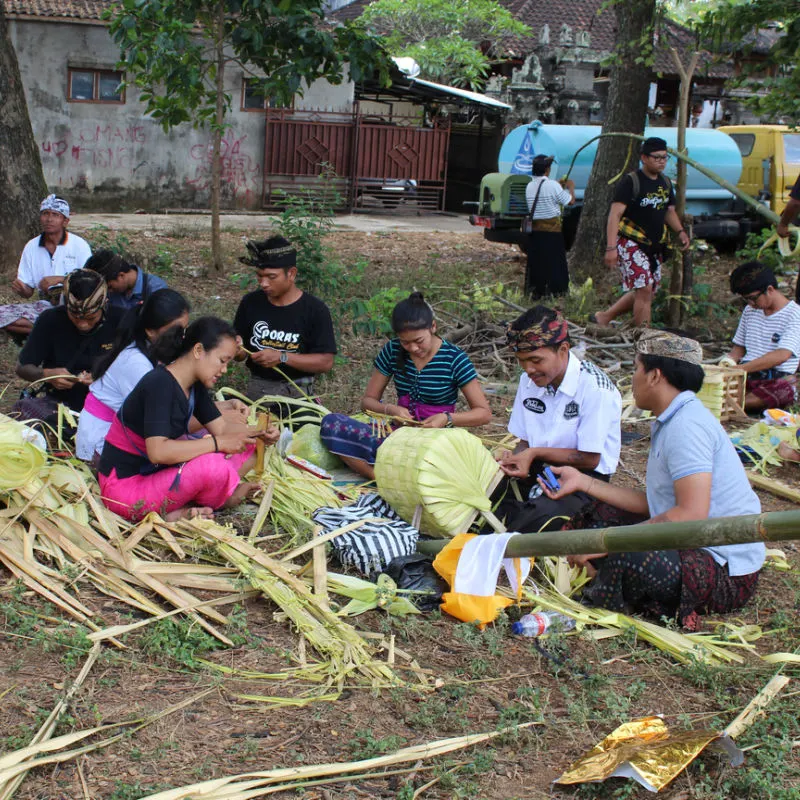 Bali-Community-Work-Together-To-Make-Decorations-For-Tradtional-Galungan-Festival