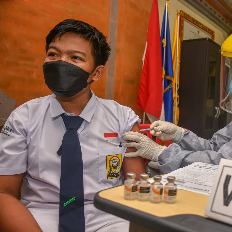 Boy-At-Bali-High-School-Gets-His-Covid-19-Vaccine