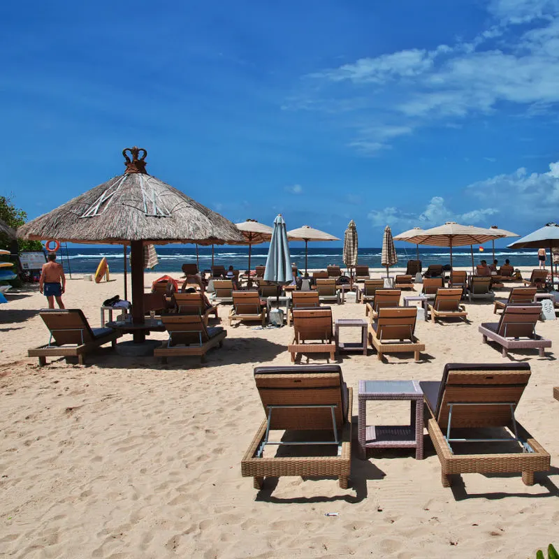 Sunloungers-and-Deck-Chairs-On-Nusa-Dua-Beach-In-Bali