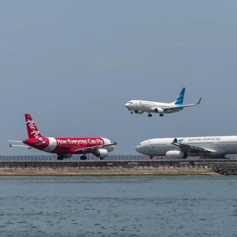 Airplanes-Take-Off-and-Land-At-Bali-Airport