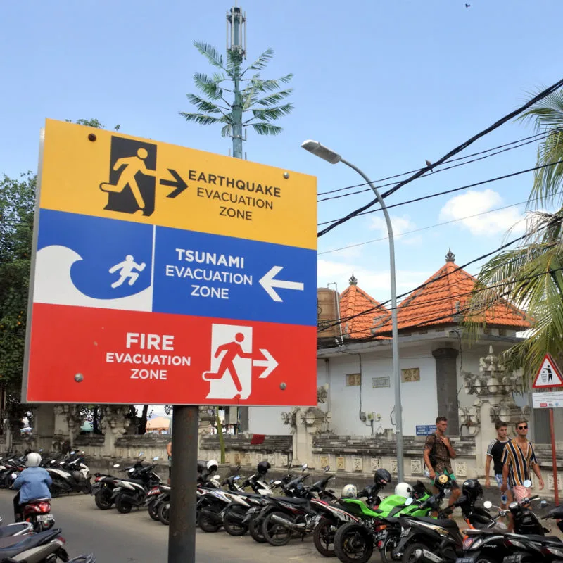 Bali-Natural-Disaster-Evacuatin-Sign-For-Earthquake-Tsunami-and-Fire