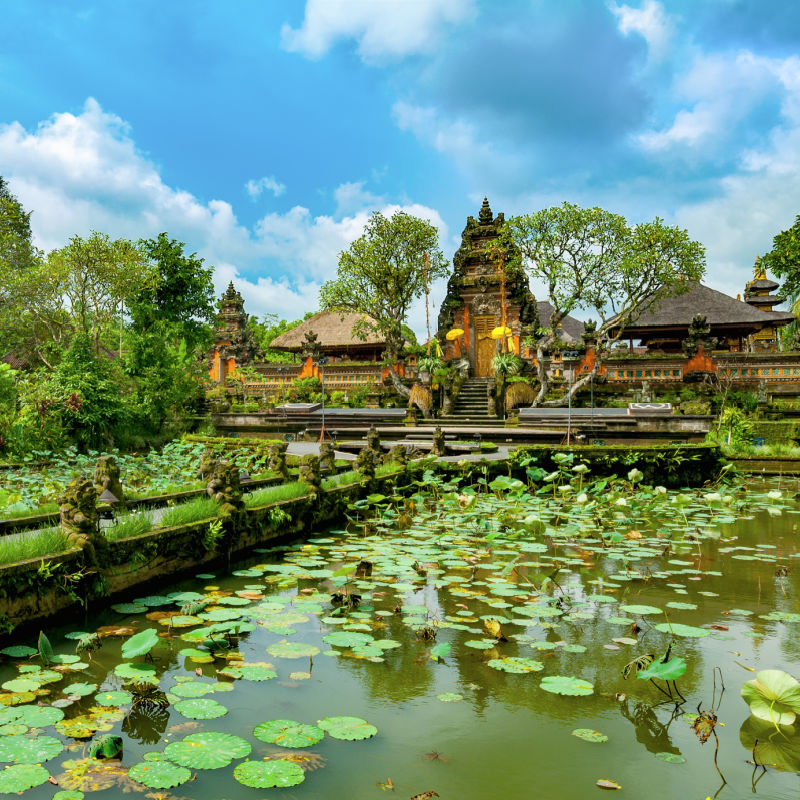 Ubud-Palace-Gardens-and-Temple-Moat-in-Bali