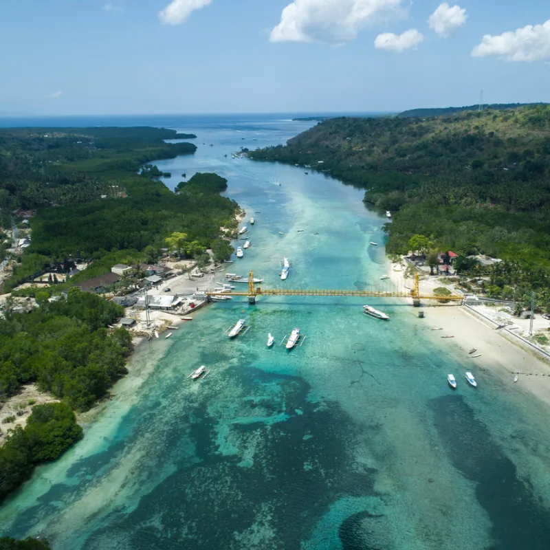 Yellow-Bridge-Connectin-Bali-Holiday-Islands-Nusa-Lembongnan-and-Ceningan