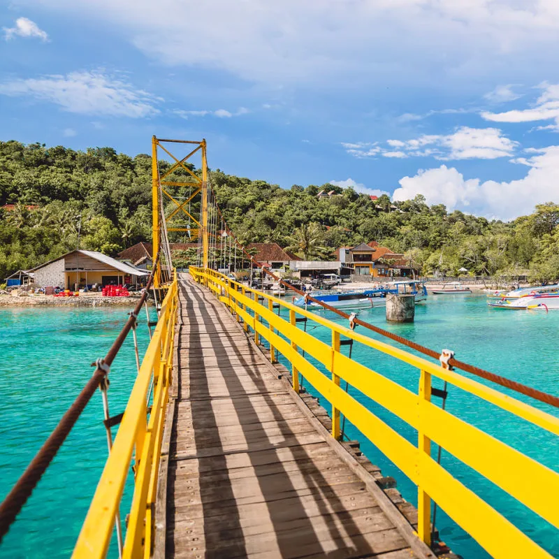 Yellow-Bridge-Connecting-Nusa-Lembongan-and-Nusa-Ceningan
