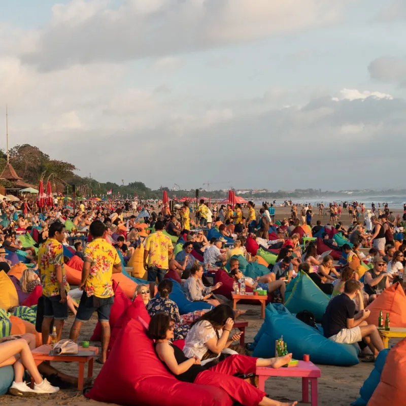 Bali-Beach-Very-Busy-With-Tourists-Relaxing