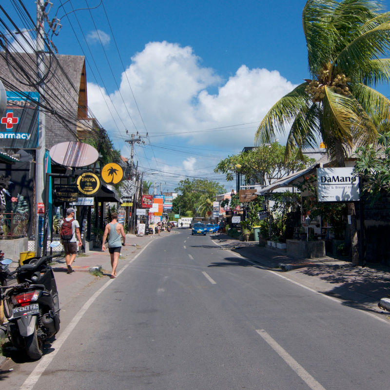 Bali-Street-In-Canggu-For-Cars-And-Moped