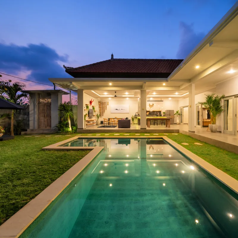 Luxury-CAnggu-Villa-In-Bali-With-Swimming-Pool-And-Tropical-Garden