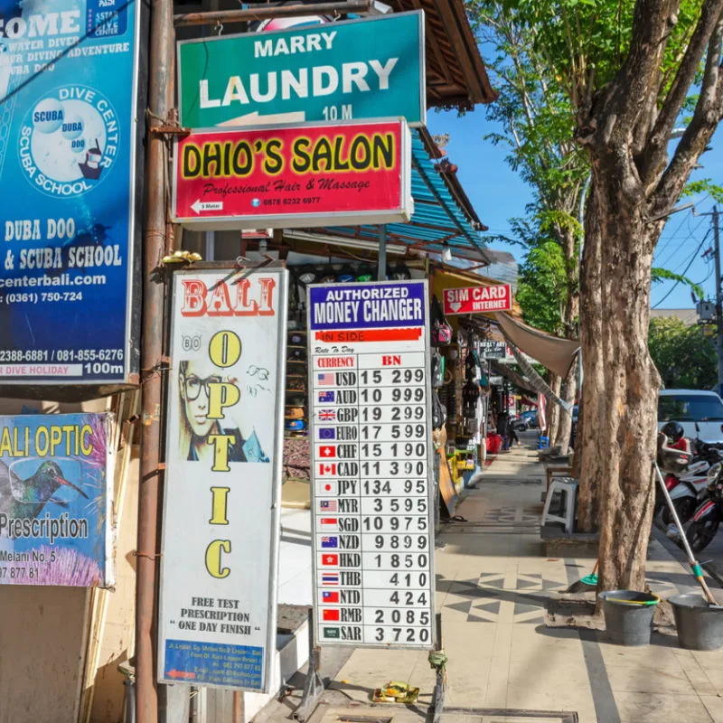 Money-Changer-Sign-On-Street-In-Kuta-Bali