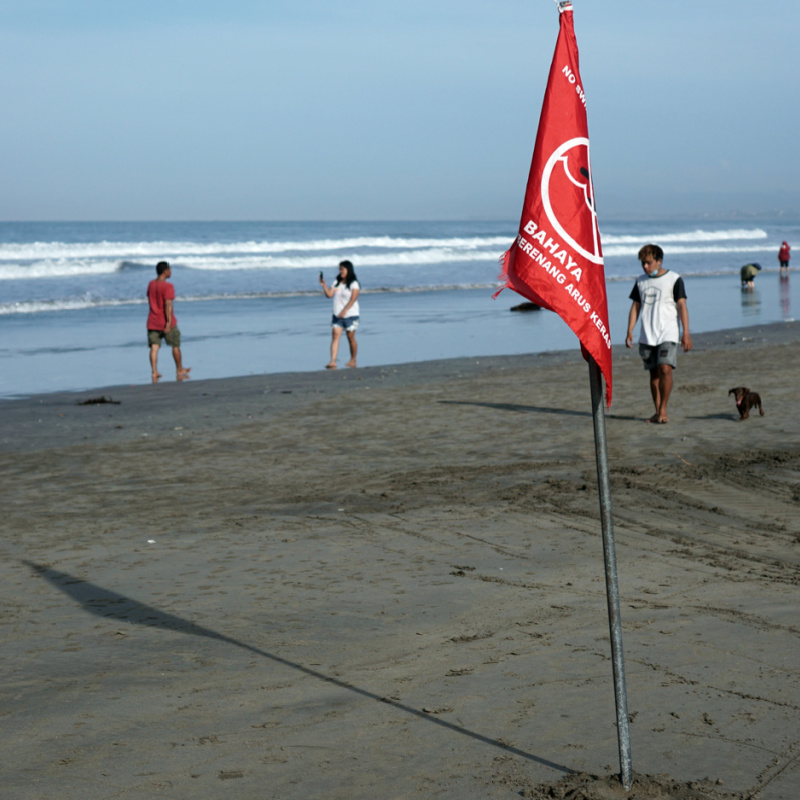 Red-Flag-On-Beach-Weather-Warning-In-Bali