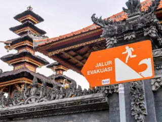 Tourists Frightened By 5.8 Magnitude Earthquake In Bali