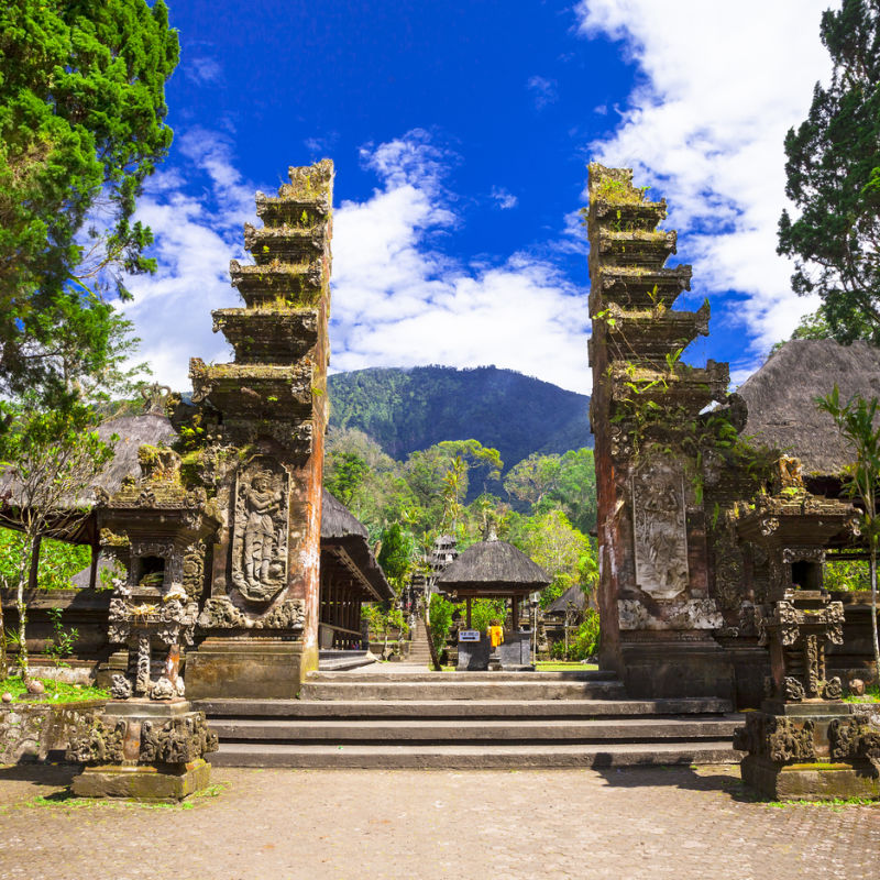 Entrance-To-Beautiful-Bali-Temple-With-Mountains-In-the-Background