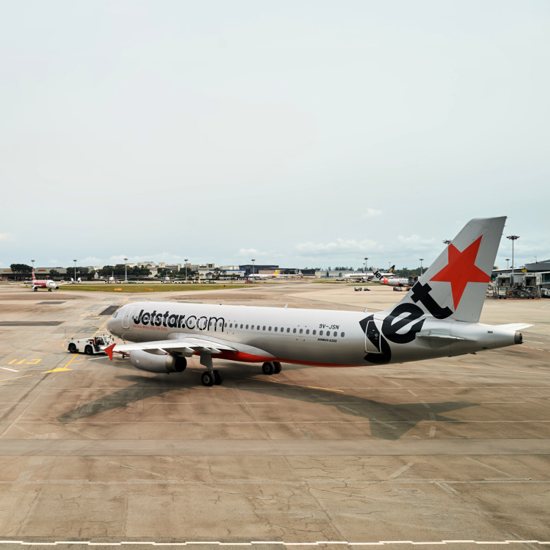 JetStar-Plan-On-Airport-Tarmac