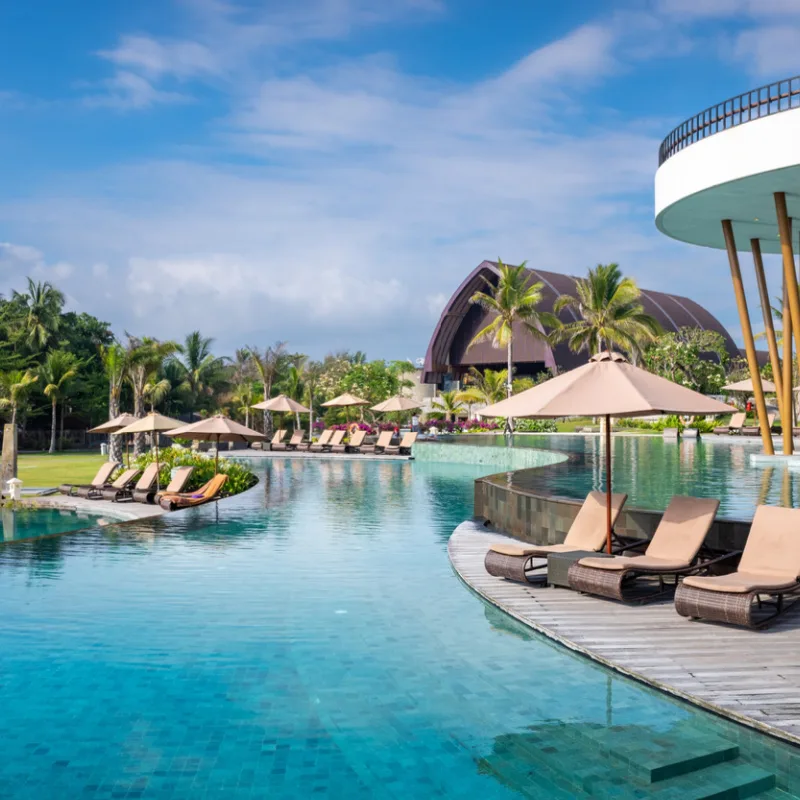 Luxury-Bali-Hotel-And-Resort-With-Swimming-Pool-and-Tropical-Garden