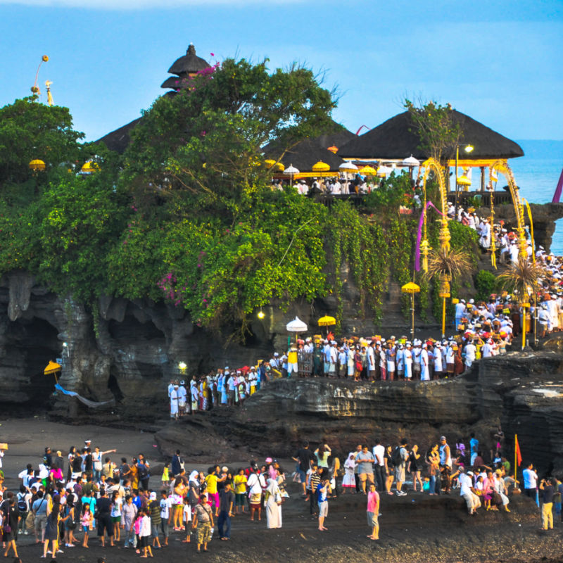 Visitors Line up To Enter Tanah Lot Temple During Traditional Balinese Ceremony
