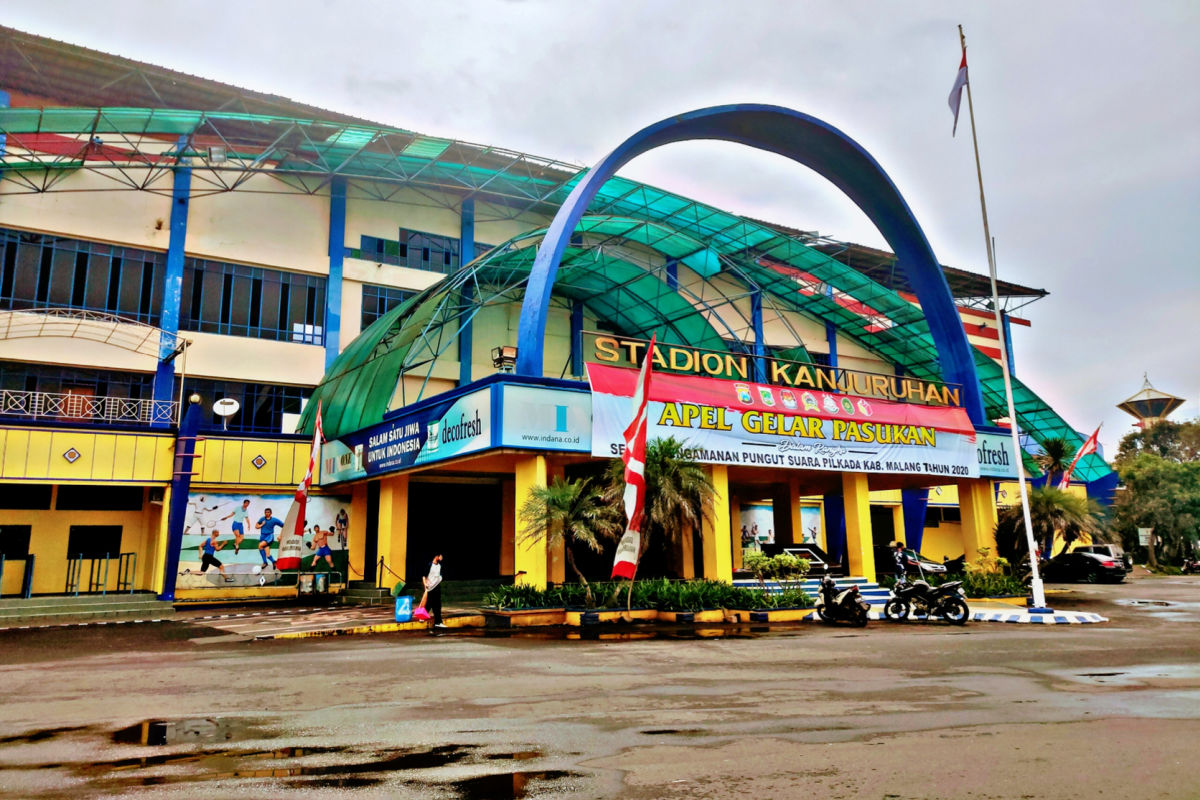 Bali Holds Vigil For Victims Of Indonesia Football Stadium Tragedy